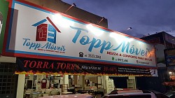 Frente da loja a noite